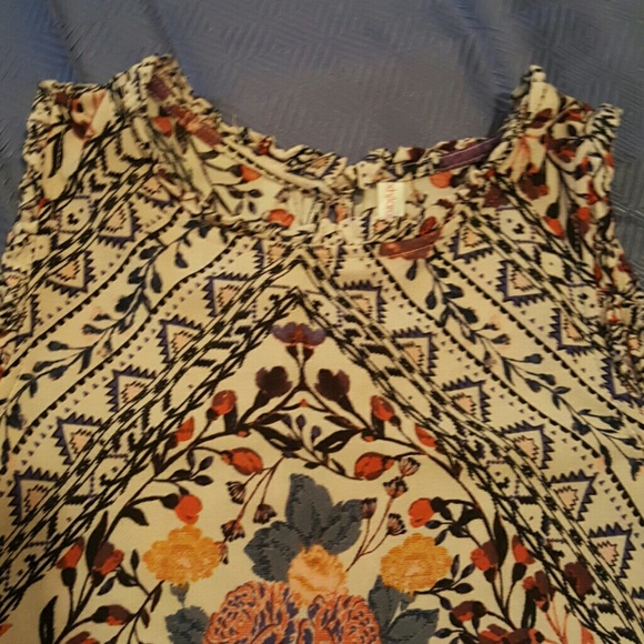 Beautiful shoulder cut out longsleeve dress! NWOT - Picture 3 of 5